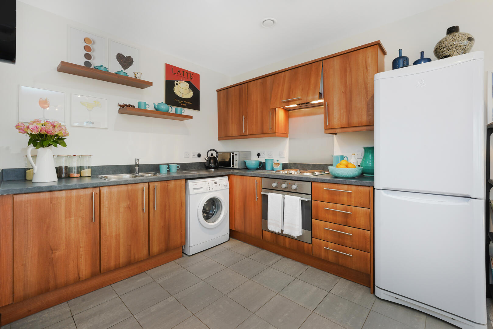 1 bed property in Bridges Court Road, London
